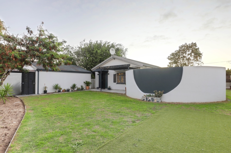 3 Bedroom Property for Sale in Bothasig Western Cape